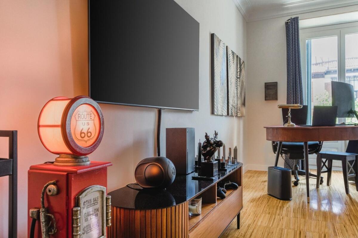 100m2 Designer Gem - Ac - Pro Desk - Prime Area Apartamento